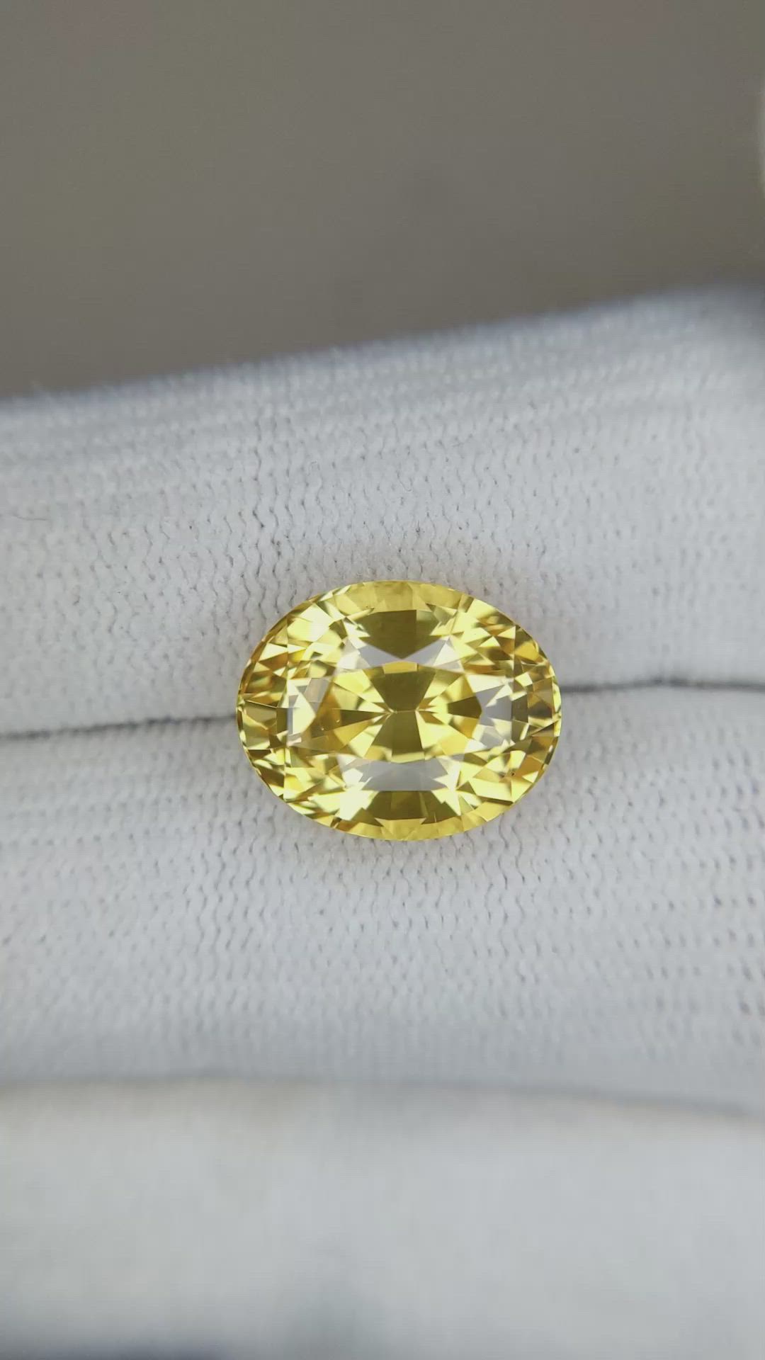 8.08 Ct. Yellow Sapphire from Ceylon (Sri Lanka) Size Video