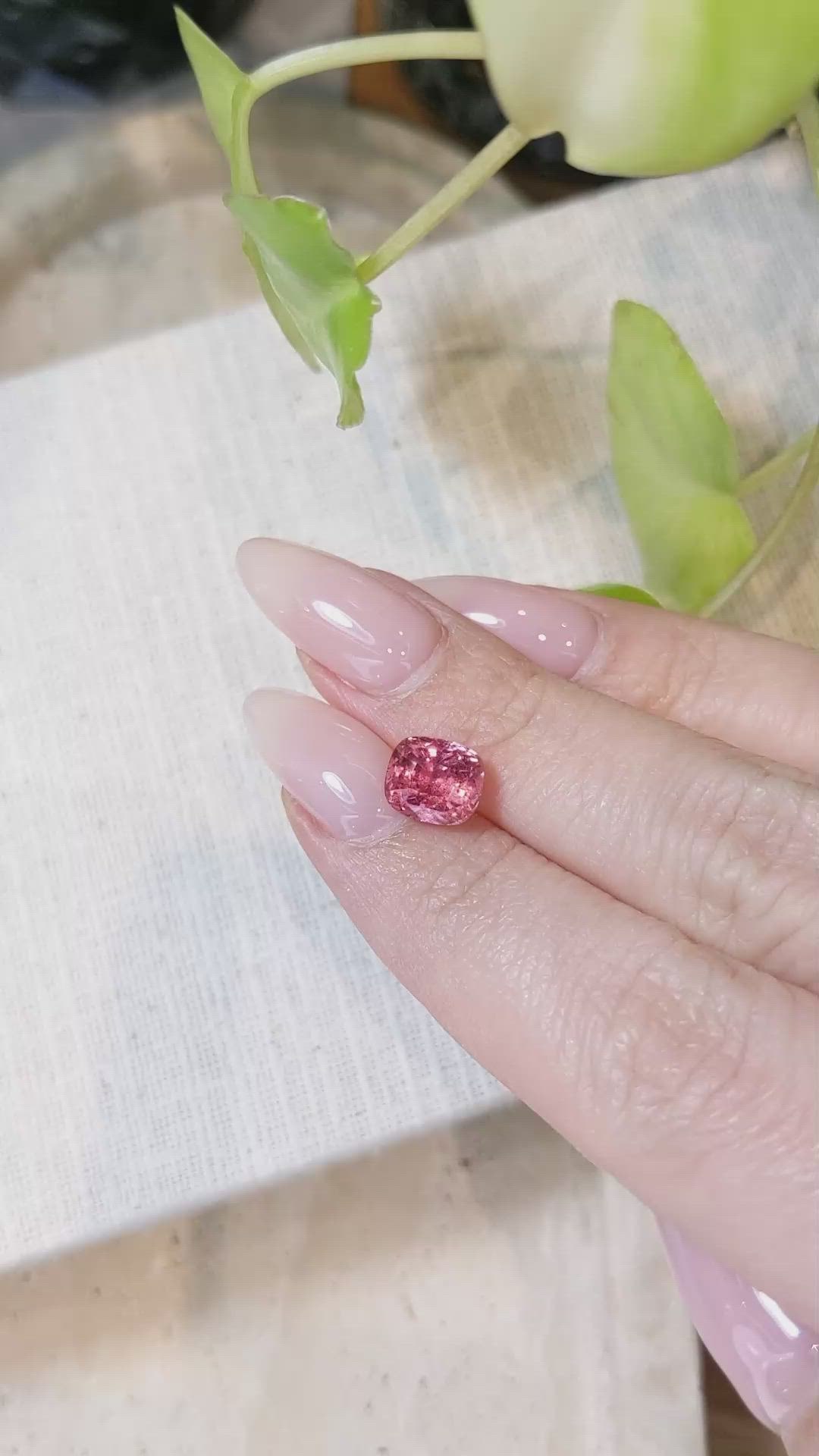 3.14 Ct. Padparadscha Sapphire from Ceylon (Sri Lanka) Size Video