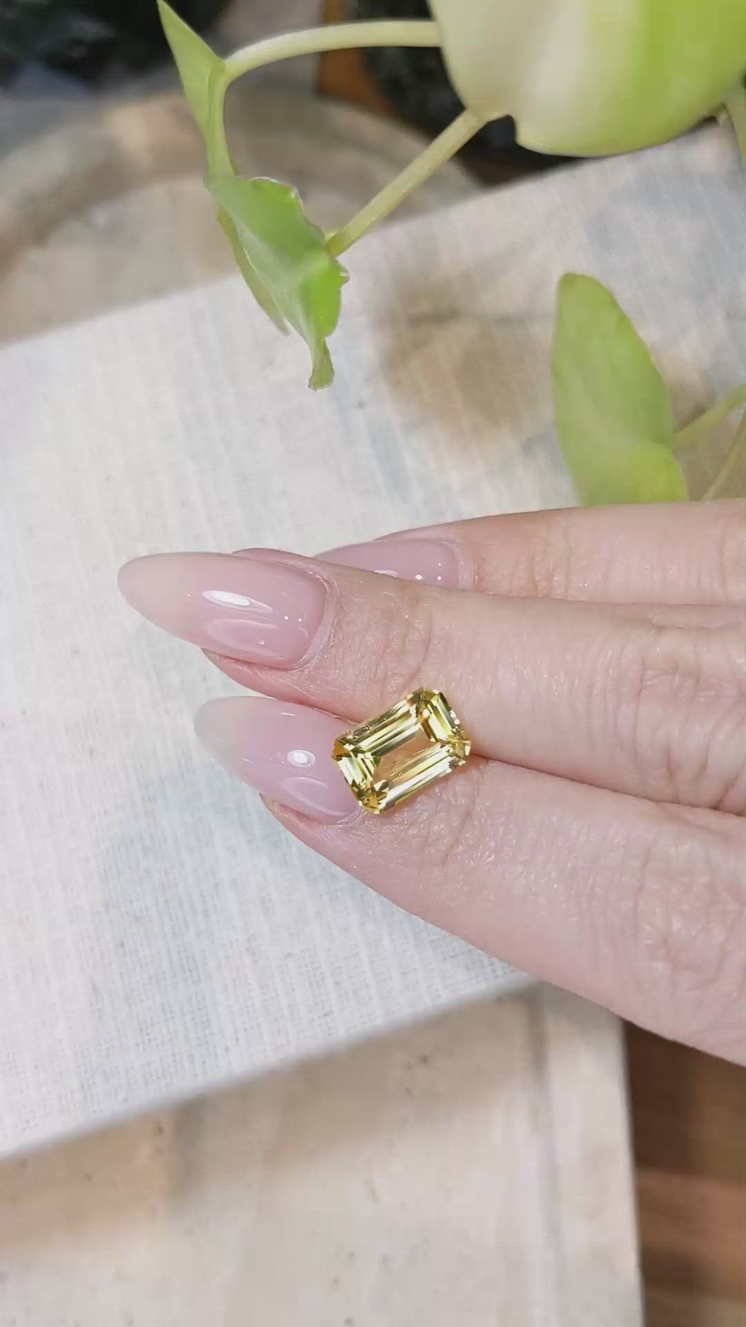 4.09 Ct. Yellow Sapphire from Ceylon (Sri Lanka) Size Video