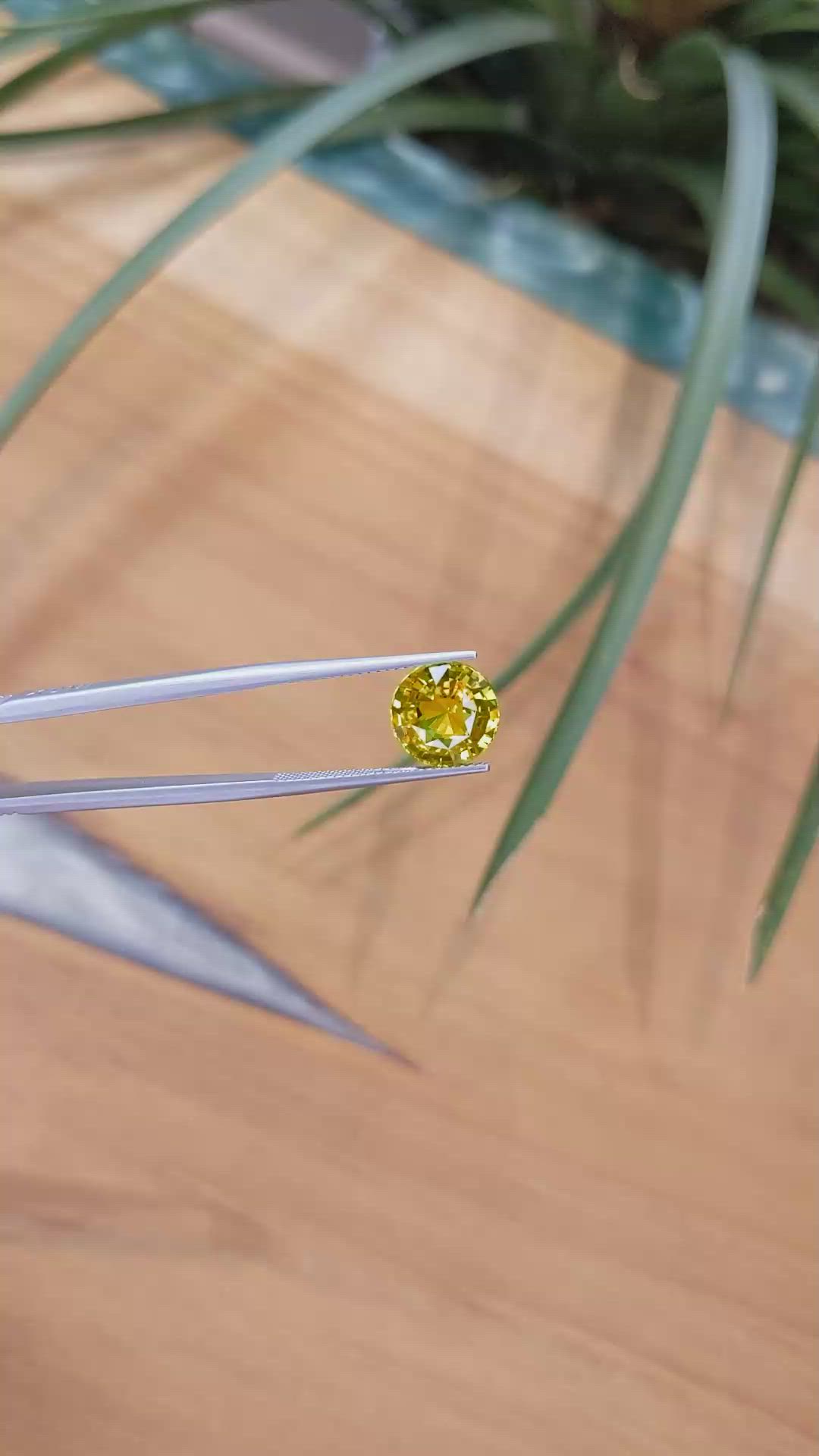 5.02 Ct. Yellow Sapphire from Ceylon (Sri Lanka) Size Video