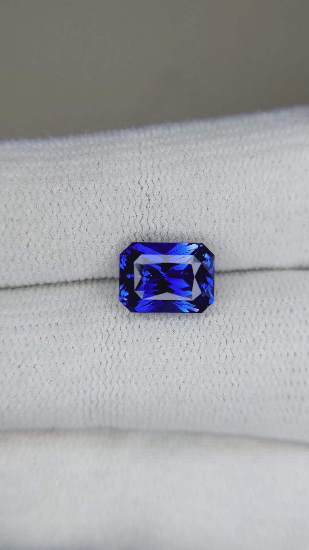 3.00 Ct. Blue Sapphire from Ceylon (Sri Lanka) Size Video