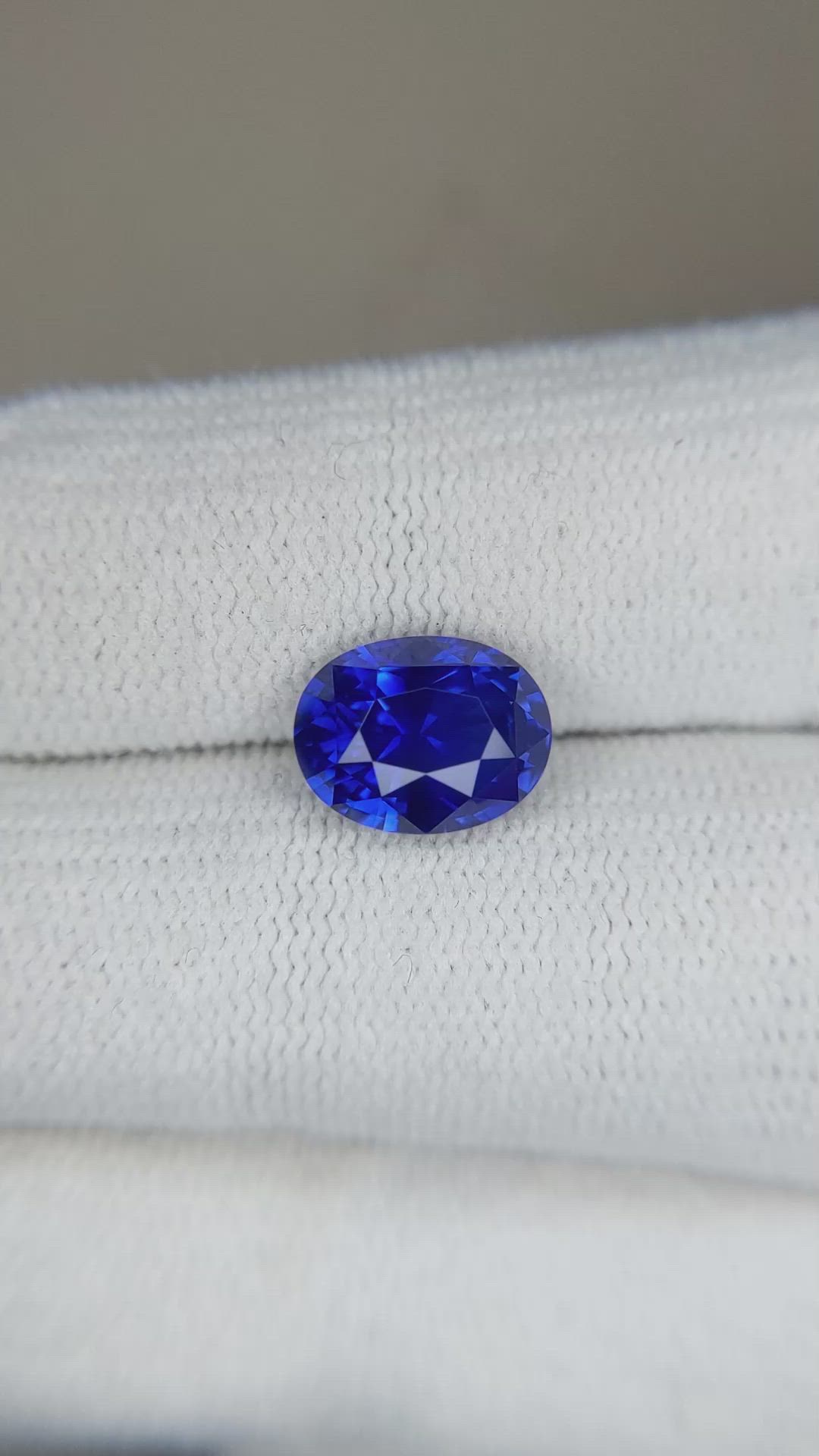 3.09 Ct. Blue Sapphire from Ceylon (Sri Lanka) Size Video