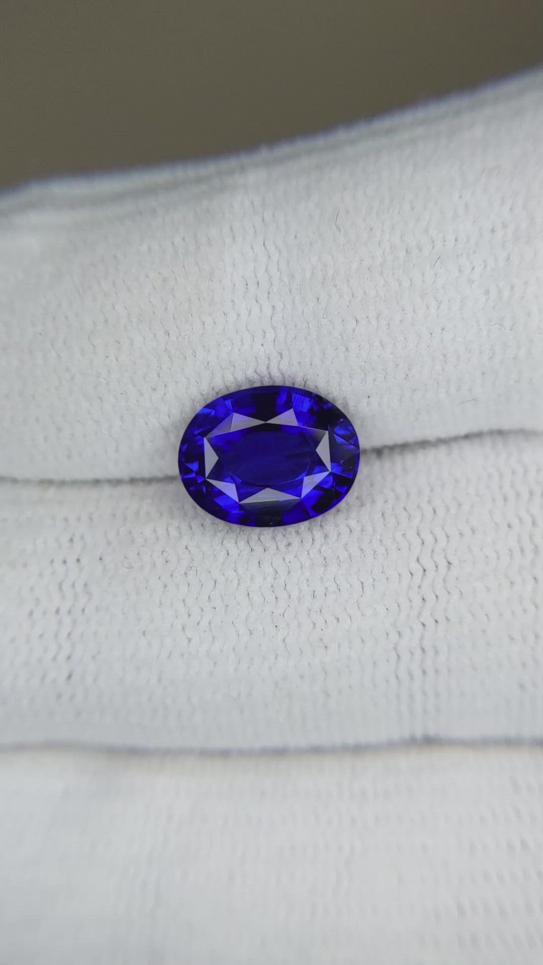 3.54 Ct. Blue Sapphire from Ceylon (Sri Lanka) Size Video