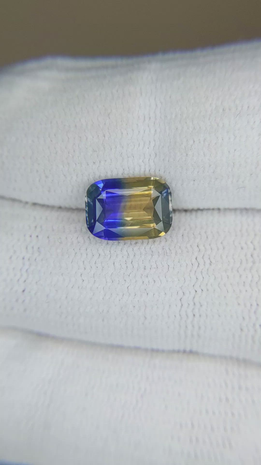 3.01 Ct. Bi Color Sapphire from Ceylon (Sri Lanka) Size Video