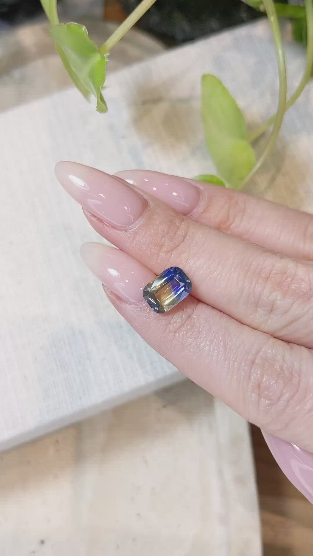 3.01 Ct. Bi Color Sapphire from Ceylon (Sri Lanka) Size Video