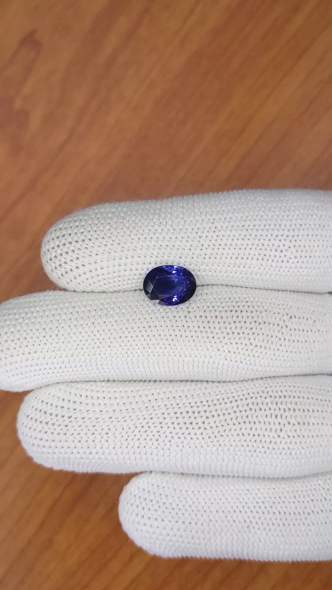 2.77 Ct. Bi Color / Parti Sapphire from Ceylon (Sri Lanka) Size Video