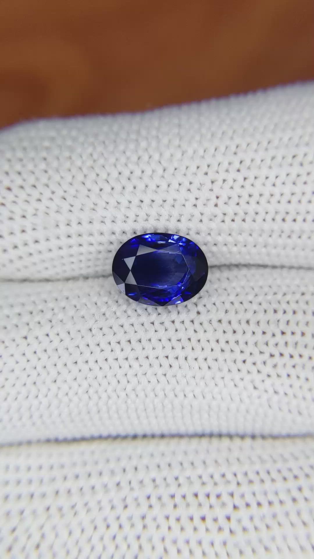 2.77 Ct. Bi Color / Parti Sapphire from Ceylon (Sri Lanka) Size Video