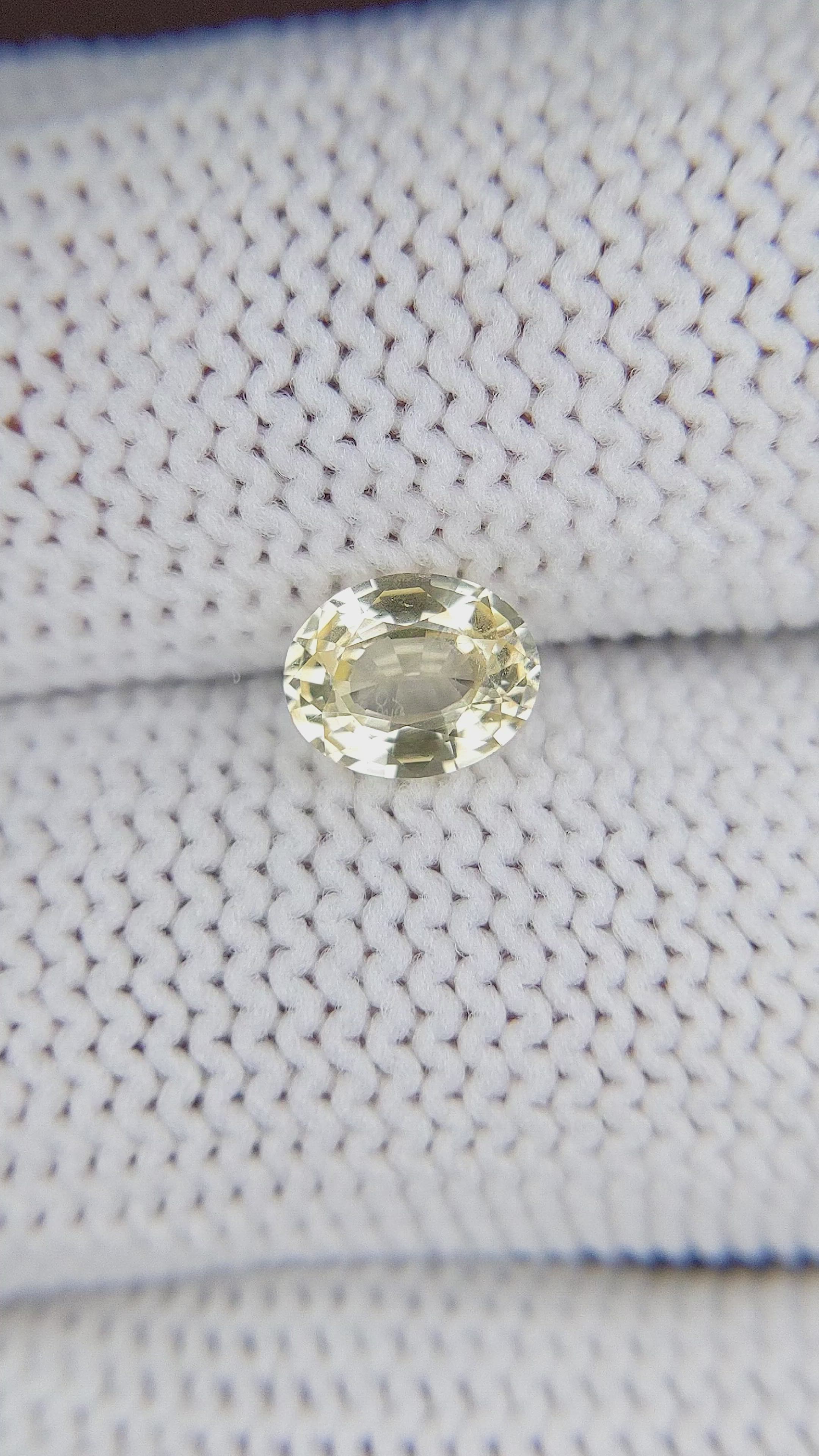 1.00 Ct. Yellow Sapphire from Ceylon (Sri Lanka) Size Video