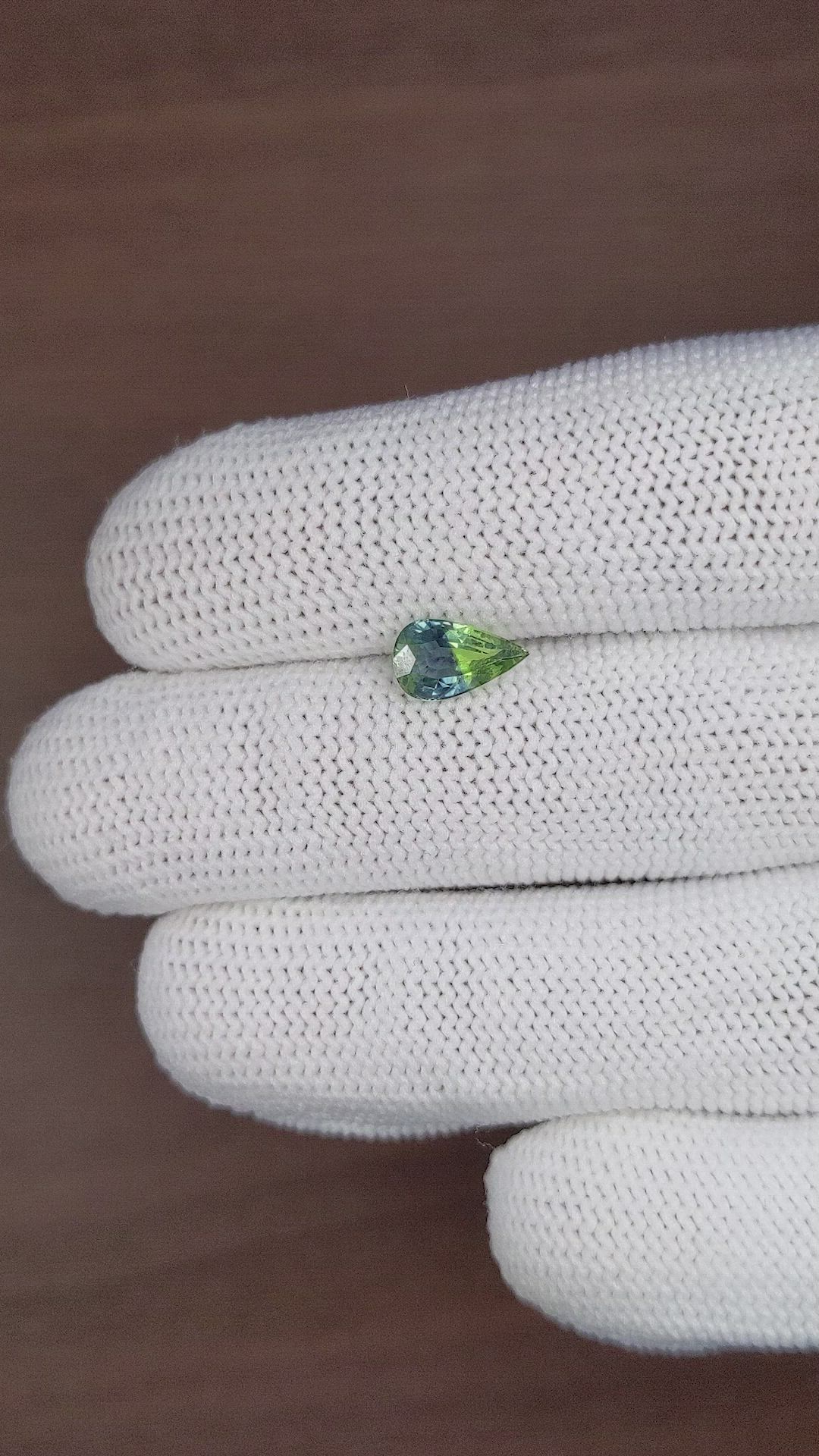 1.41 Ct. Bi Color Sapphire from Ceylon (Sri Lanka) Size Video