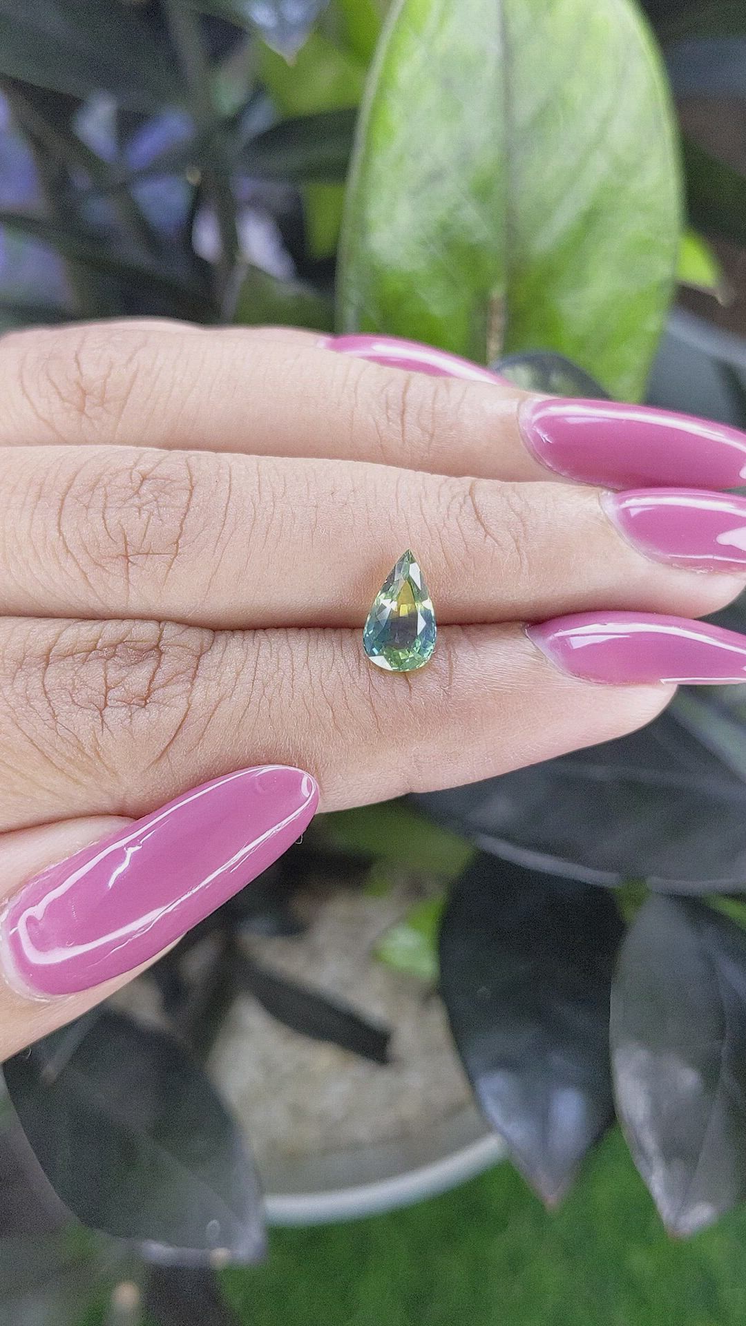 1.41 Ct. Bi Color Sapphire from Ceylon (Sri Lanka) Size Video