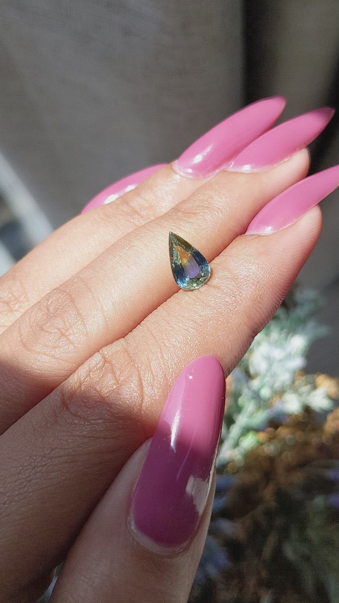 1.41 Ct. Bi Color Sapphire from Ceylon (Sri Lanka) Size Video