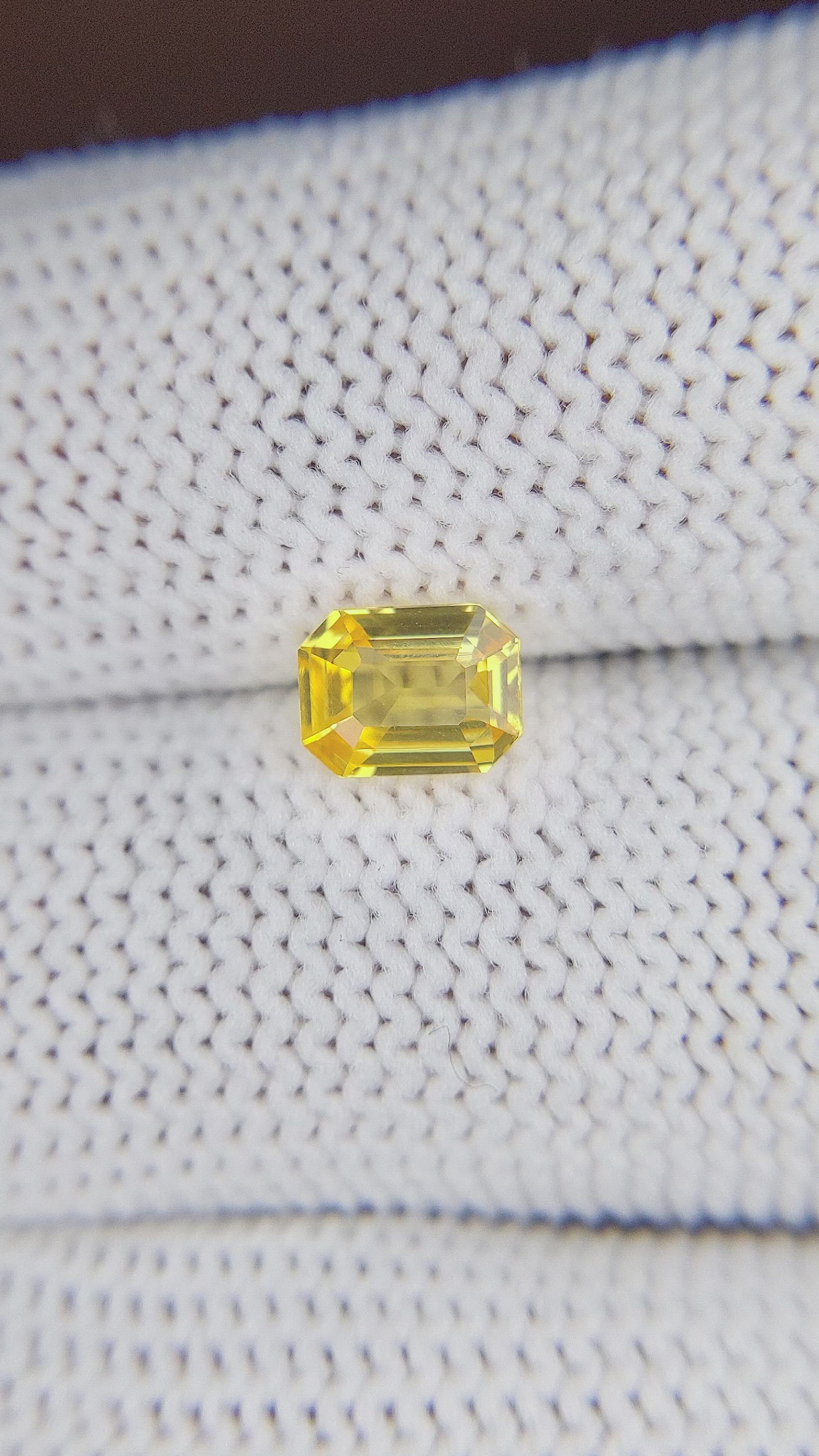 1.05 Ct. Yellow Sapphire from Ceylon (Sri Lanka) Size Video