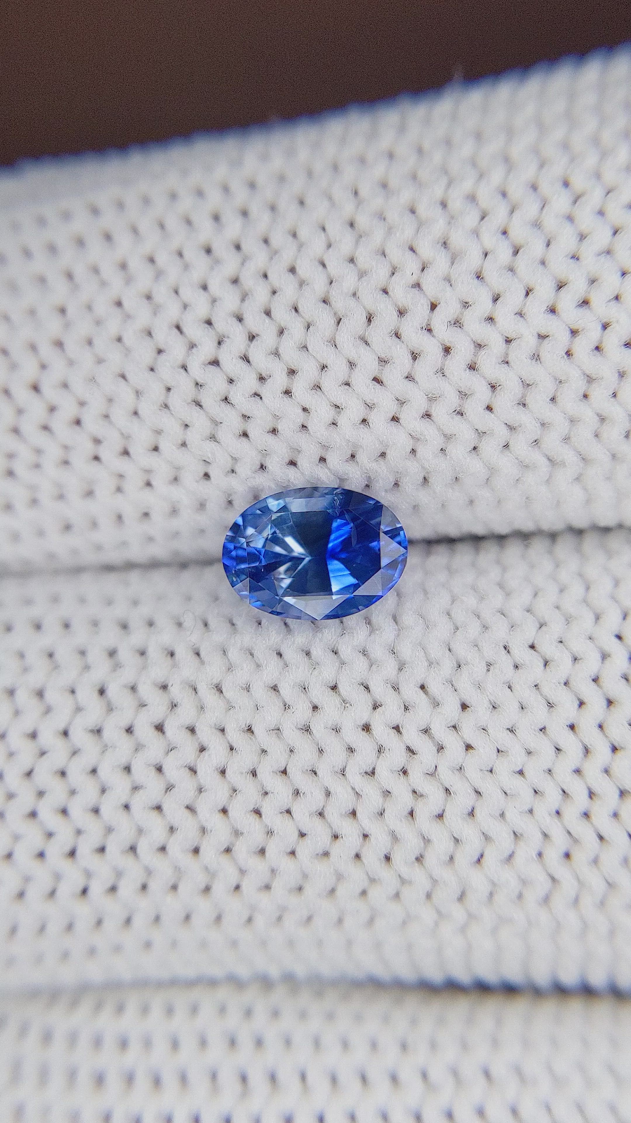1.12 Ct. Bi Color Sapphire from Ceylon (Sri Lanka) Size Video