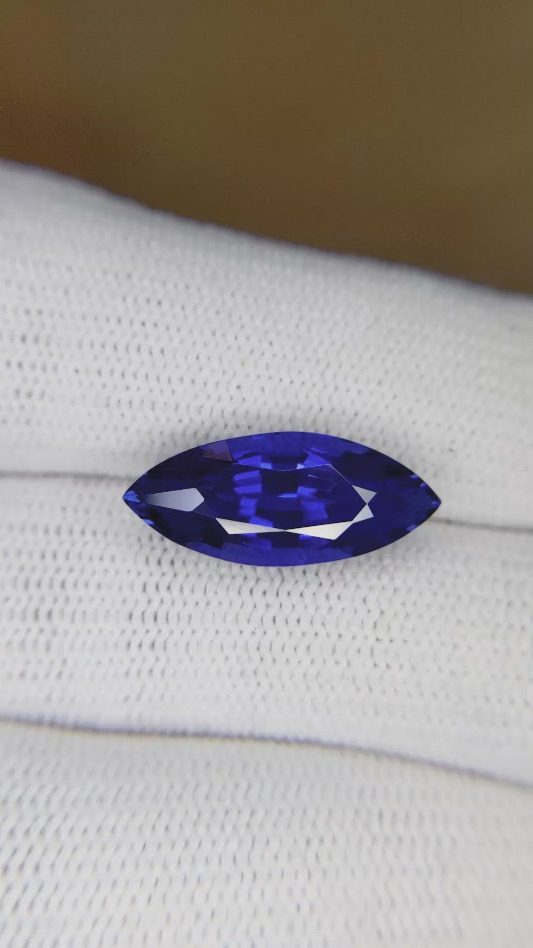 6.95 Ct. Blue Sapphire from Ceylon (Sri Lanka) Size Video