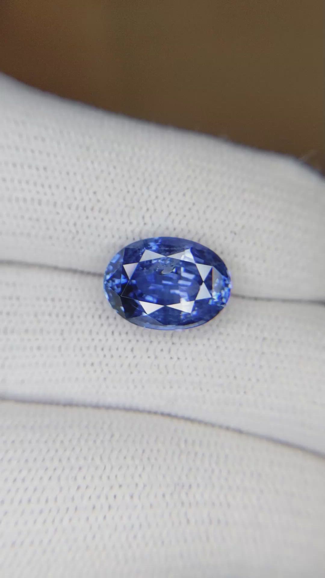 5.49 Ct. Blue Sapphire from Ceylon (Sri Lanka) Size Video