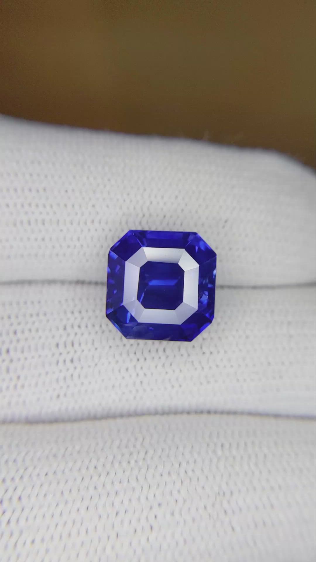 8.30 Ct. Blue Sapphire from Ceylon (Sri Lanka) Size Video