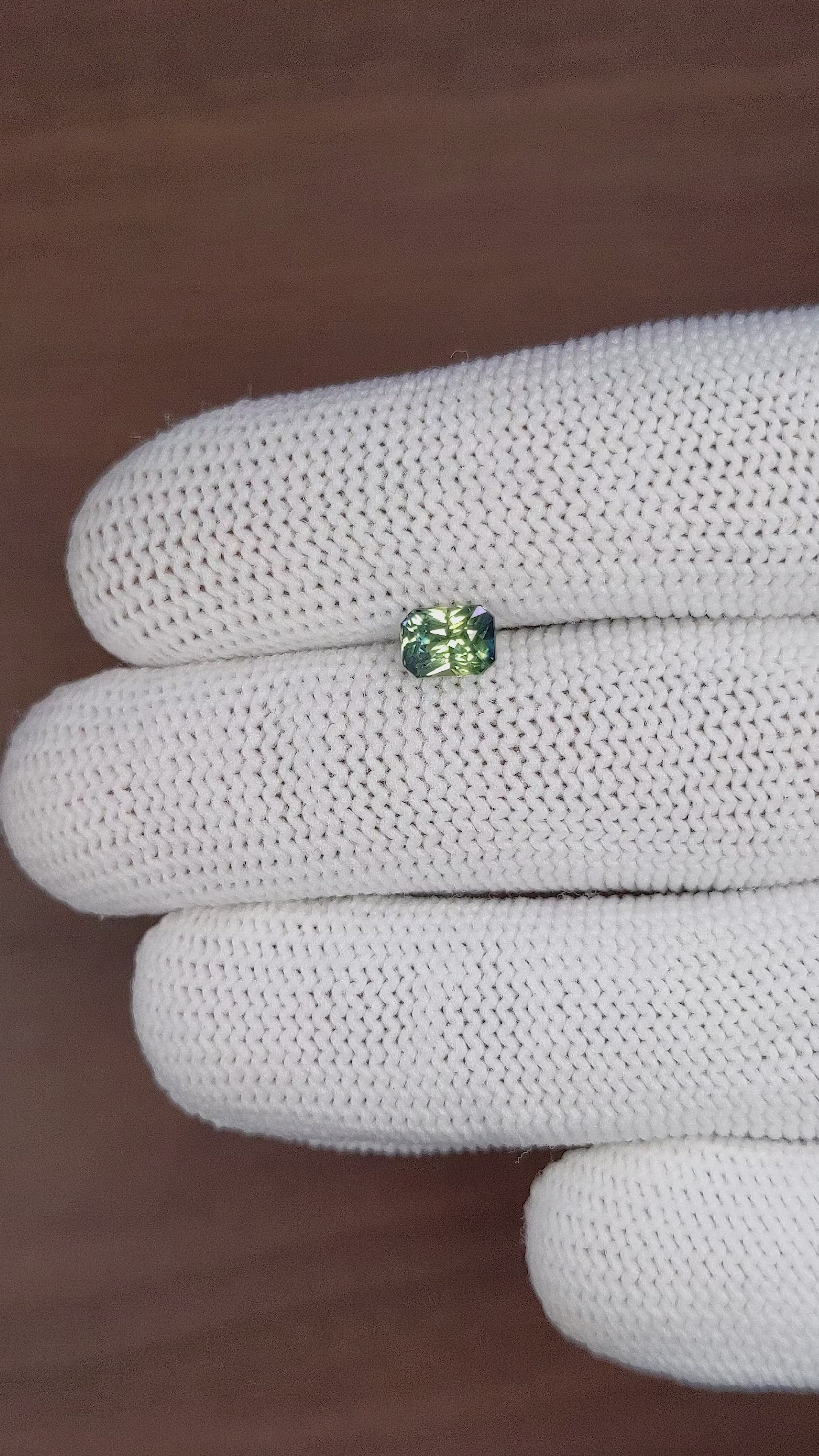 1.00 Ct. Bi Color Sapphire from Madagascar Size Video