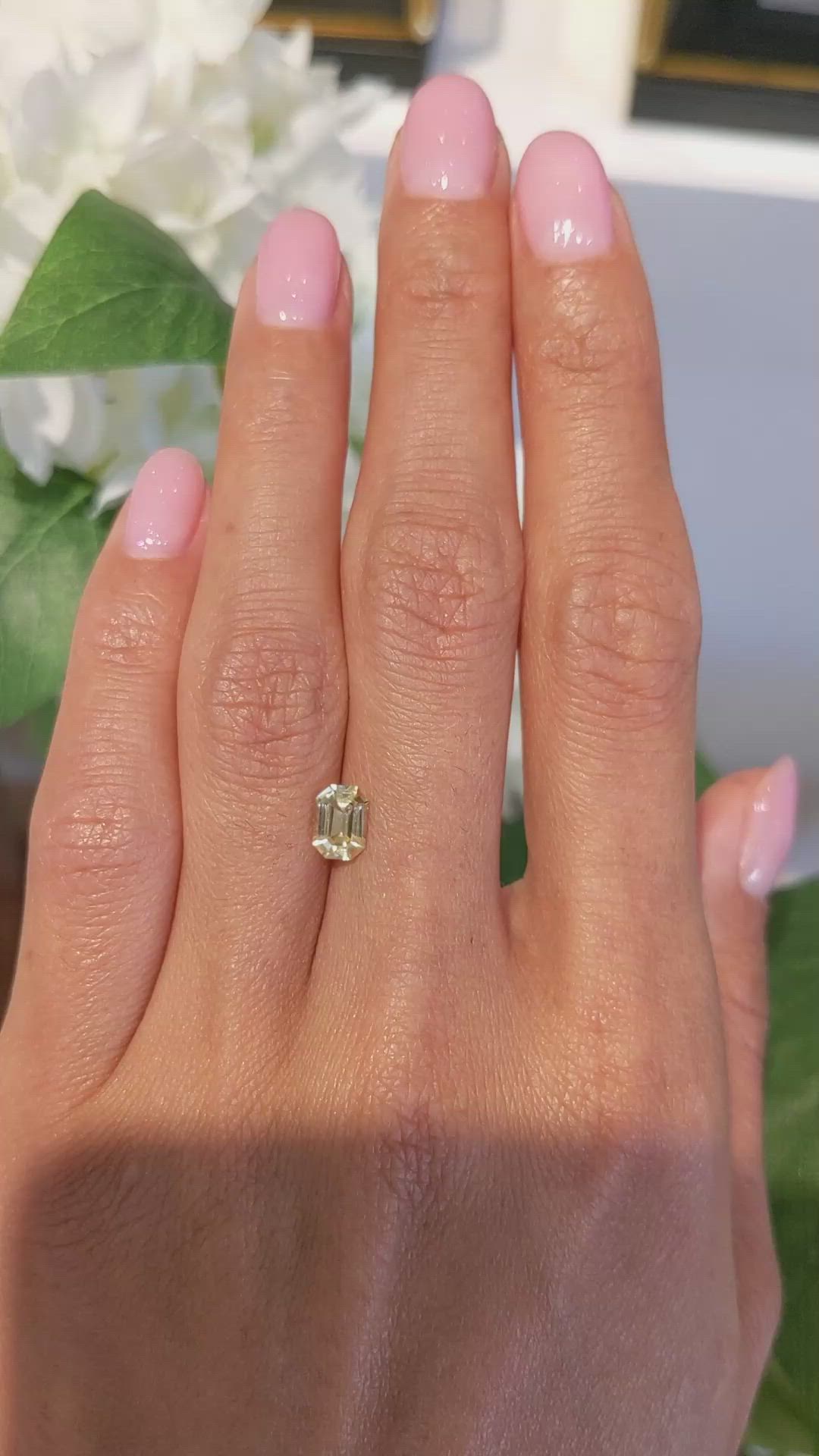 1.01 Ct. Yellow Sapphire from Ceylon (Sri Lanka) Size Video