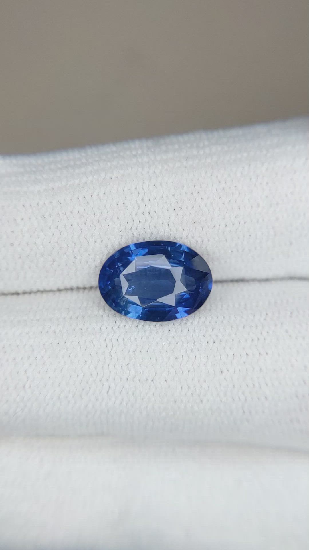 3.06 Ct. Blue Sapphire from Ceylon (Sri Lanka) Size Video