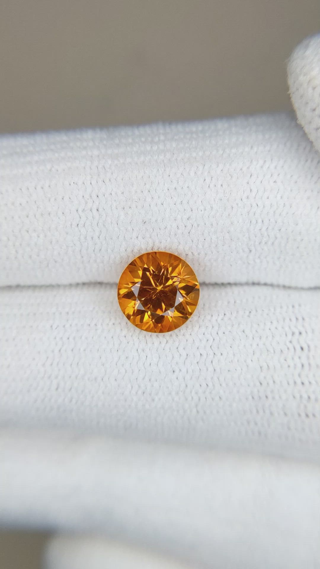 2.03 Ct. Yellowish Orange Sapphire from Ceylon (Sri Lanka) Size Video