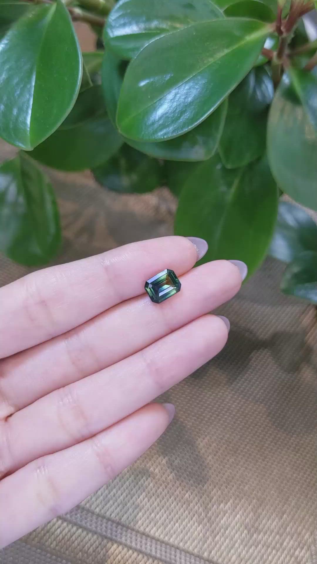 3.05 Ct. Bi Color Sapphire from Ceylon (Sri Lanka) Size Video