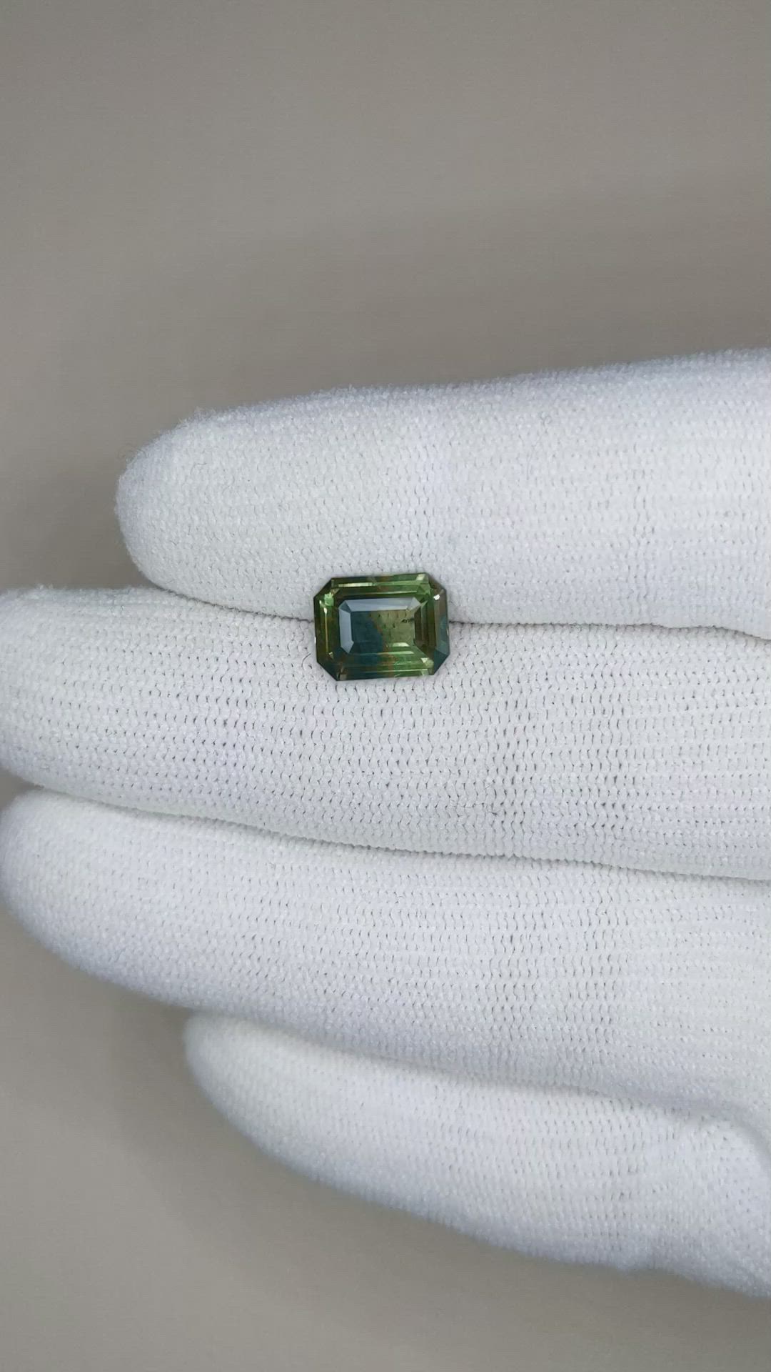 3.05 Ct. Bi Color Sapphire from Ceylon (Sri Lanka) Size Video