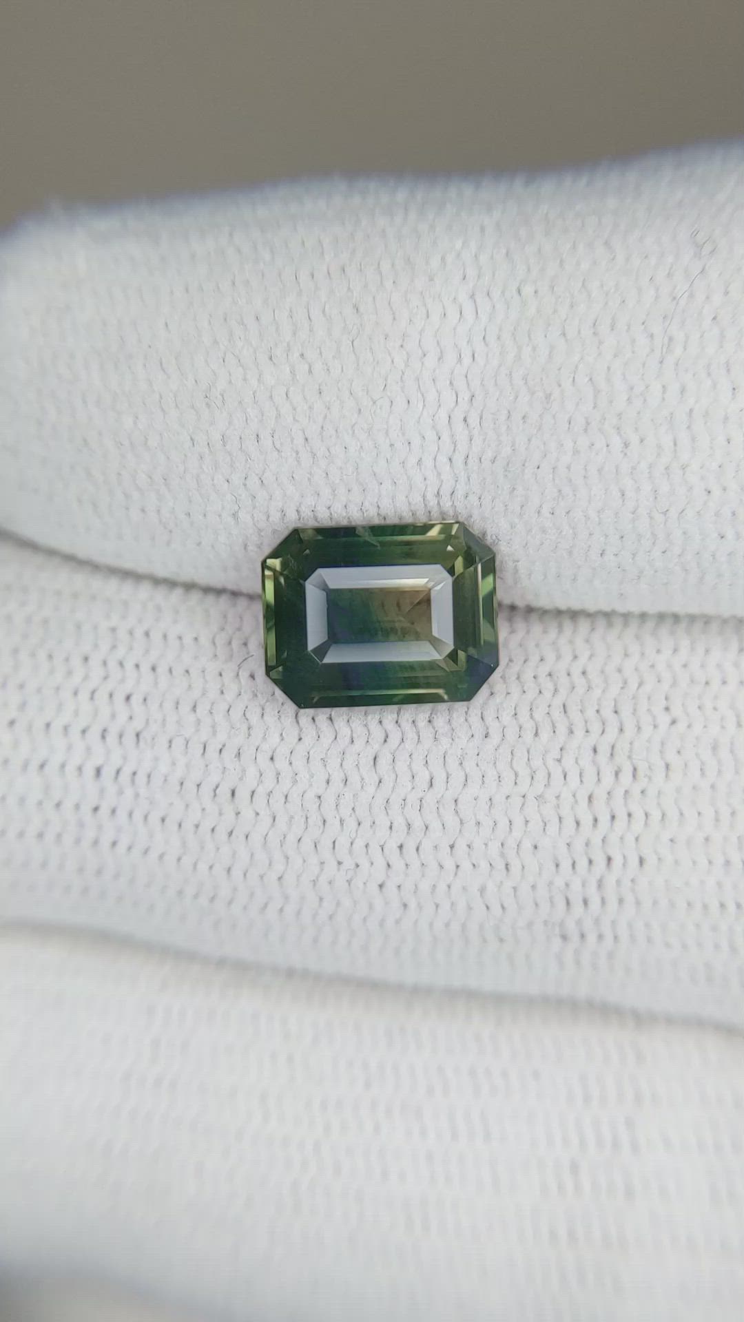 3.05 Ct. Bi Color Sapphire from Ceylon (Sri Lanka) Size Video