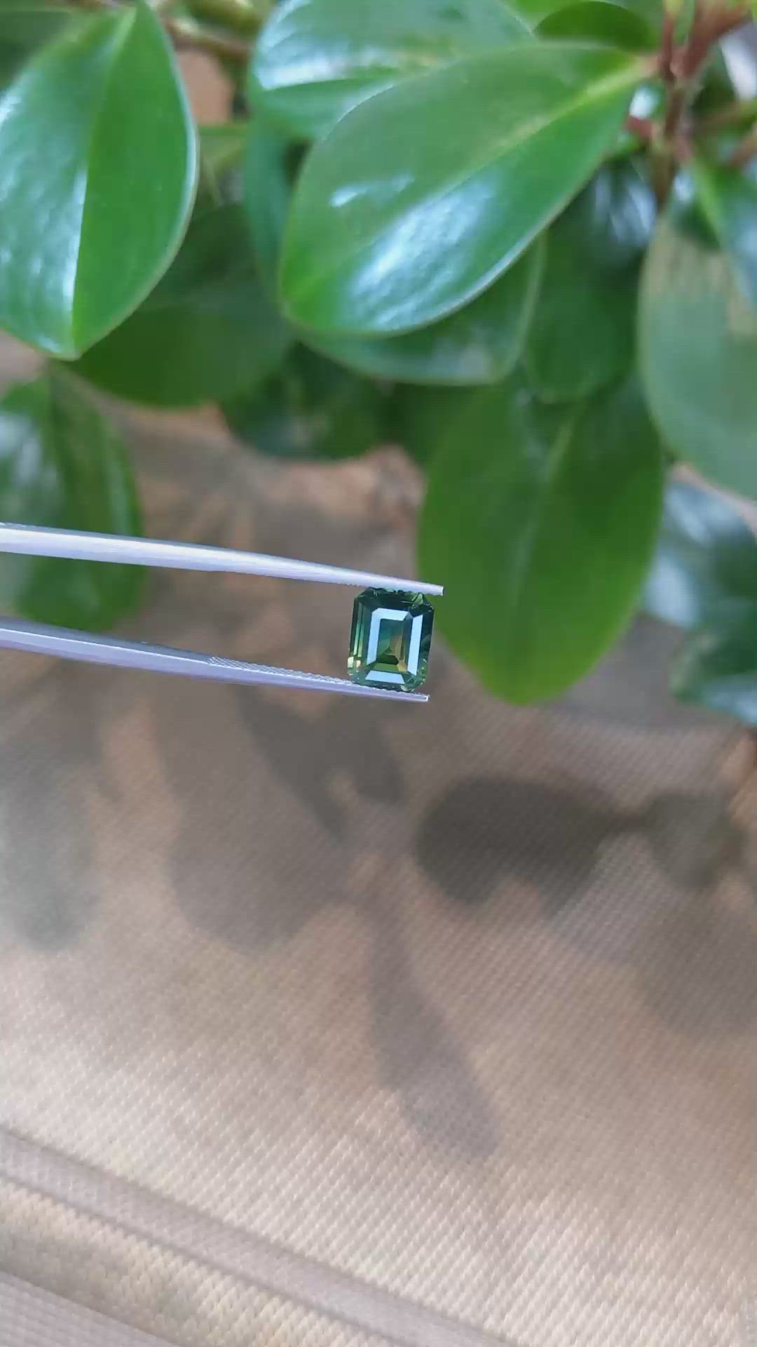 3.05 Ct. Bi Color Sapphire from Ceylon (Sri Lanka) Size Video