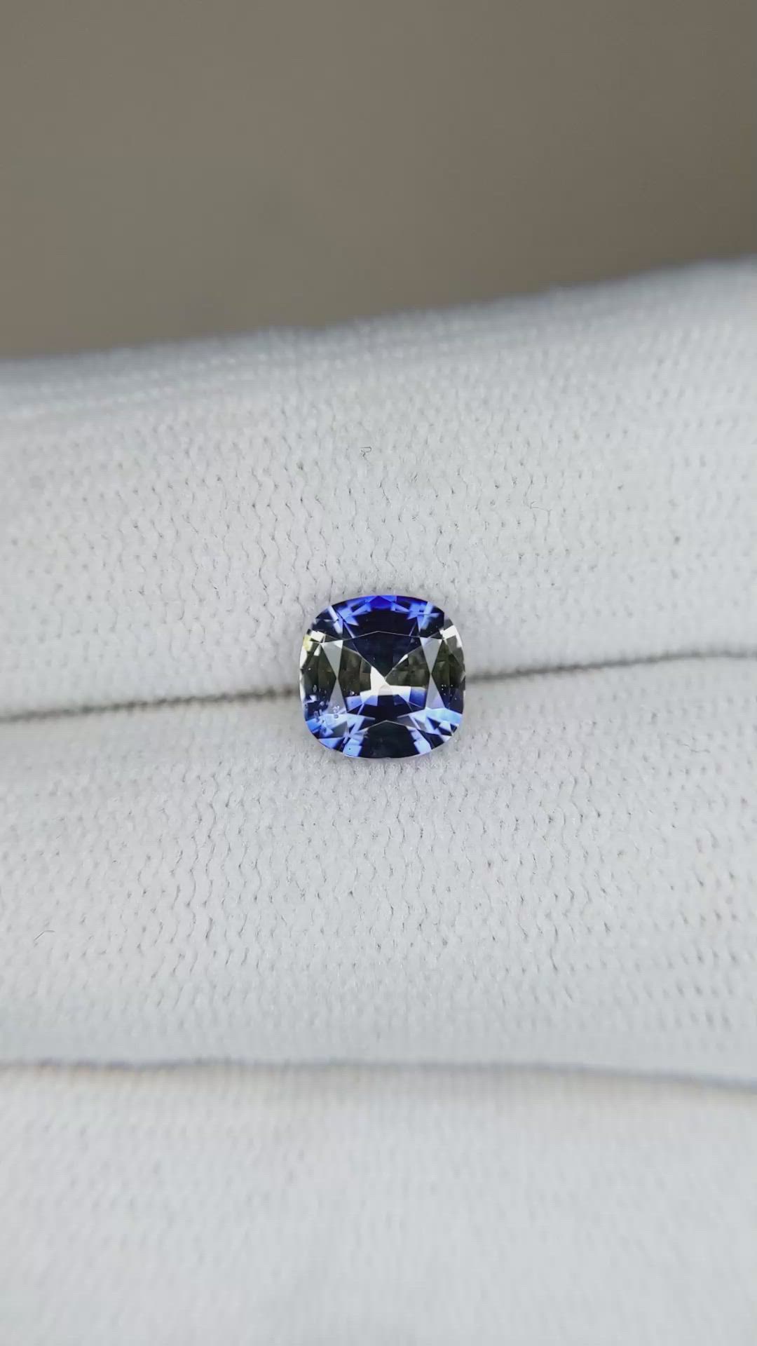 1.14 Ct. Bi Color Sapphire from Ceylon (Sri Lanka) Size Video