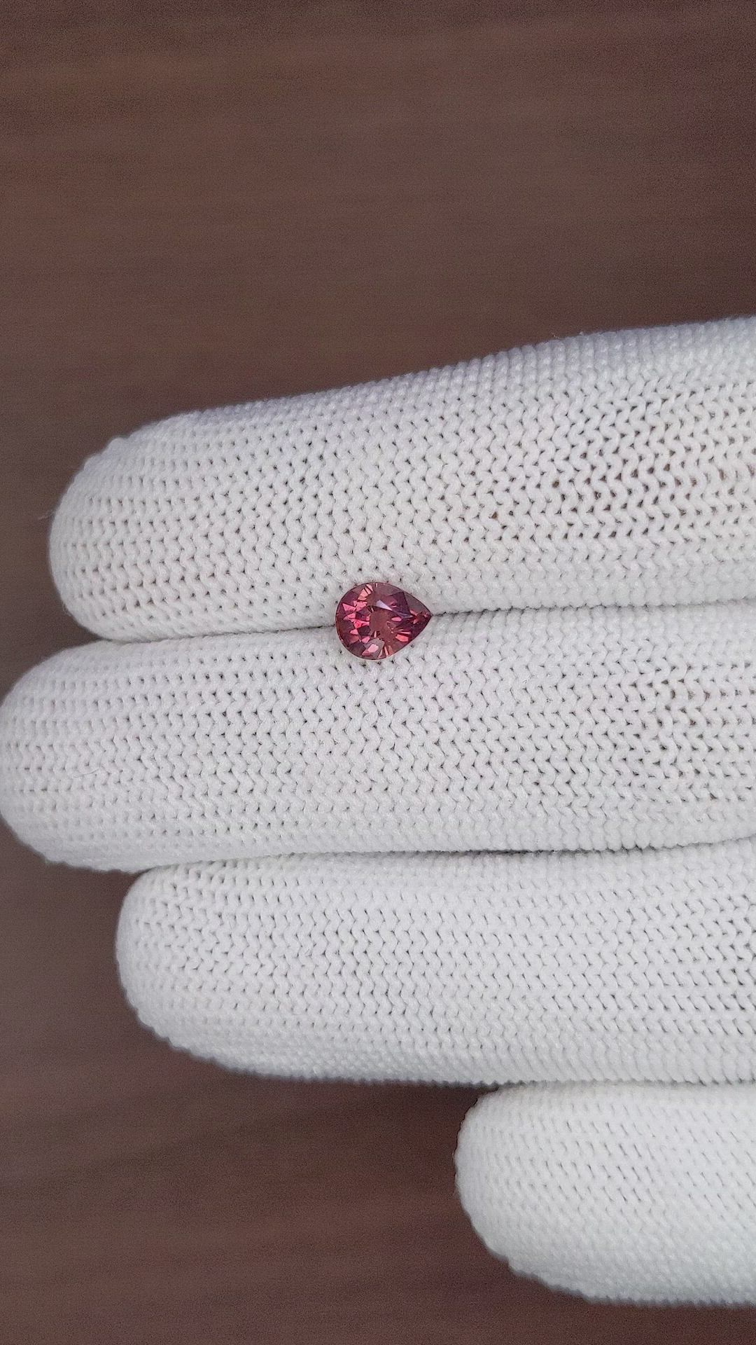 1.05 Ct. Reddish Pink Sapphire from Ceylon (Sri Lanka) Size Video