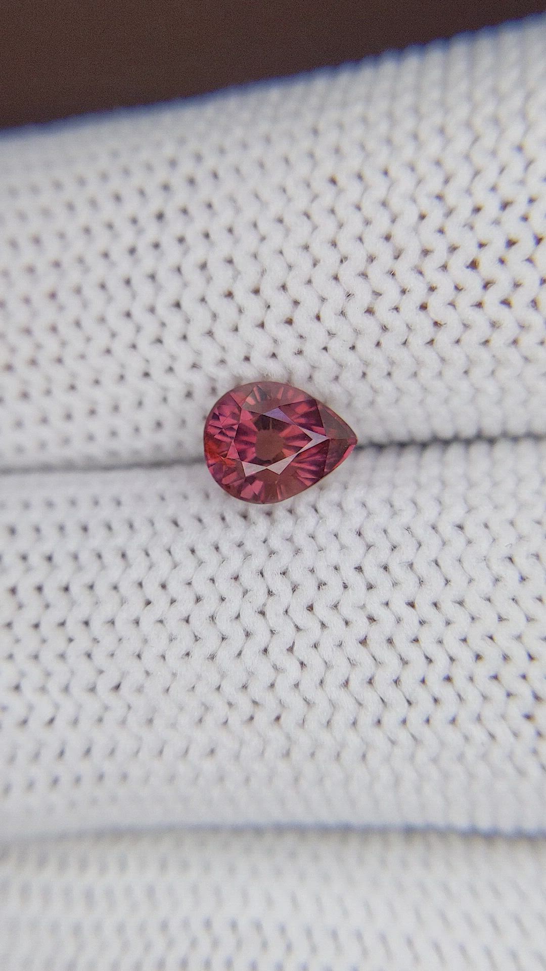 1.05 Ct. Reddish Pink Sapphire from Ceylon (Sri Lanka) Size Video