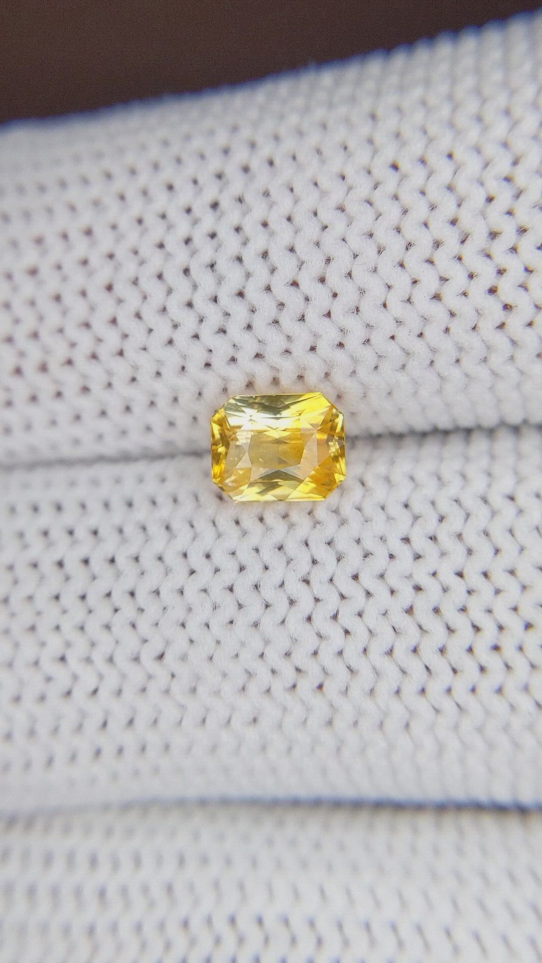 1.05 Ct. Yellow Sapphire from Ceylon (Sri Lanka) Size Video