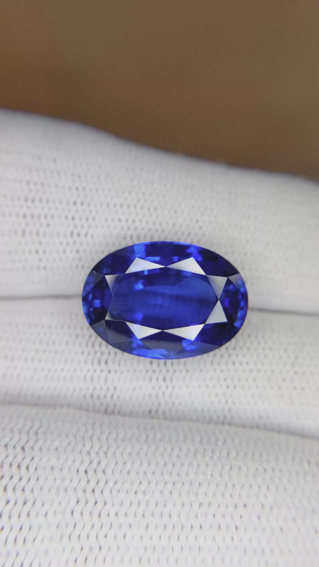 11.66 Ct. Blue Sapphire from Ceylon (Sri Lanka) Size Video