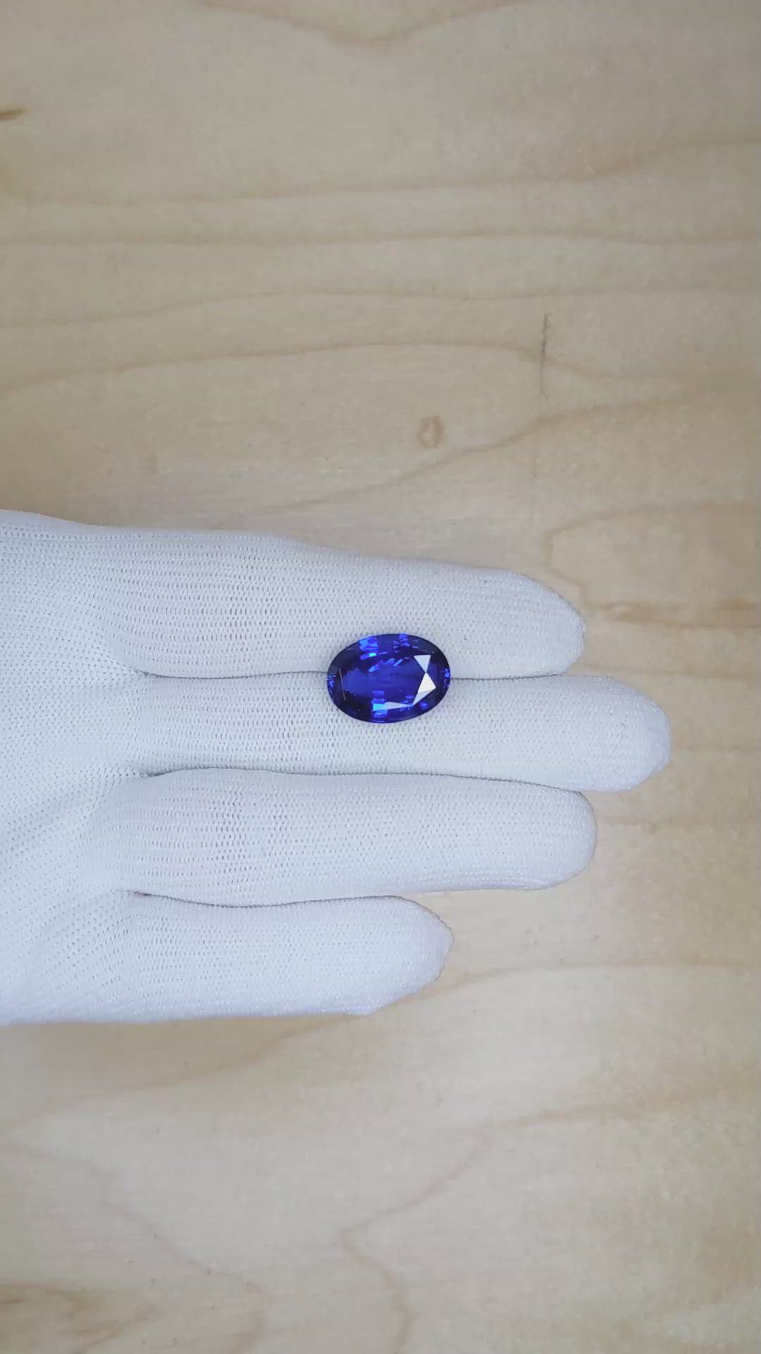 11.66 Ct. Blue Sapphire from Ceylon (Sri Lanka) Size Video