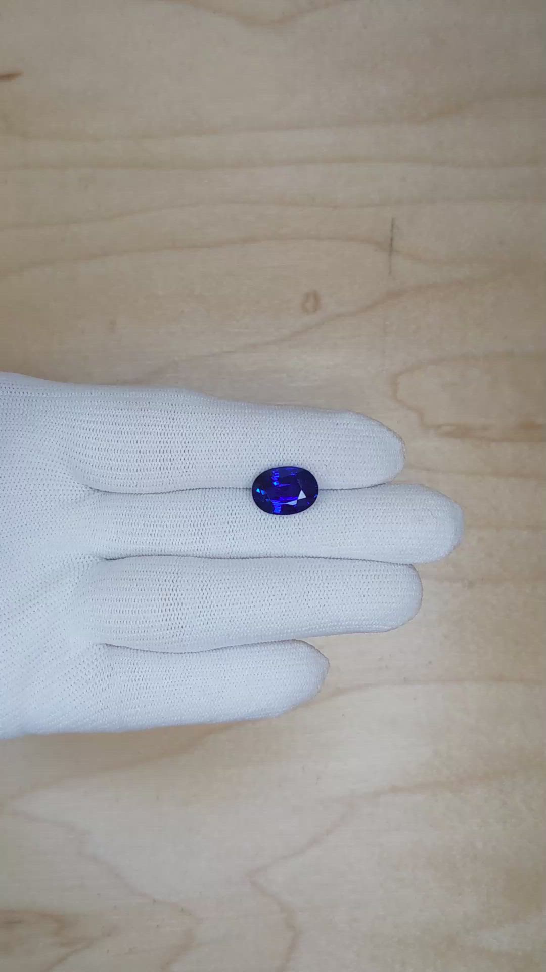 5.60 Ct. Blue Sapphire from Ceylon (Sri Lanka) Size Video