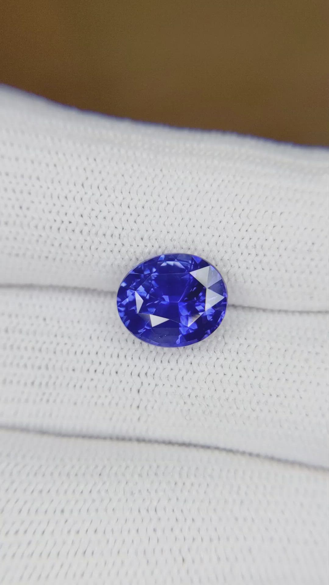 3.81 Ct. Blue Sapphire from Ceylon (Sri Lanka) Size Video