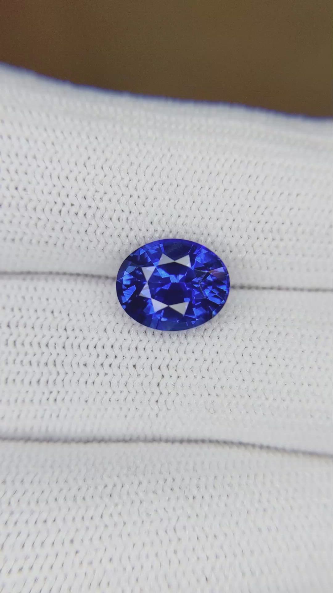 3.11 Ct. Blue Sapphire from Ceylon (Sri Lanka) Size Video