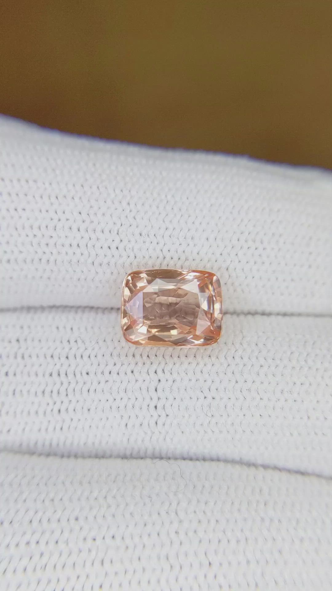 3.45 Ct. Padparadscha Sapphire from Ceylon (Sri Lanka) Size Video