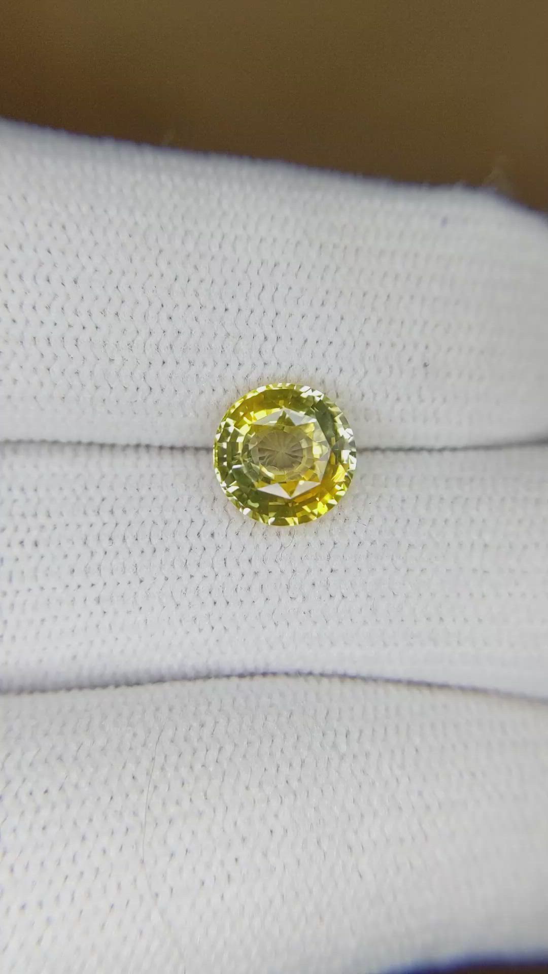 2.01 Ct. Yellow Sapphire from Ceylon (Sri Lanka) Size Video