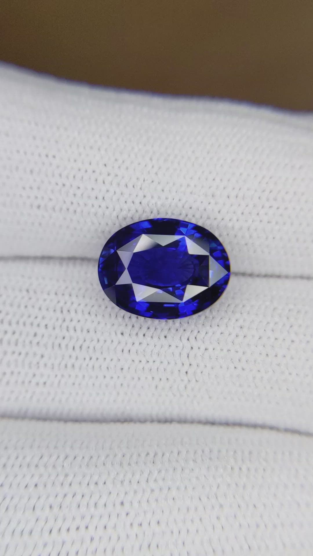 5.20 Ct. Blue Sapphire from Ceylon (Sri Lanka) Size Video