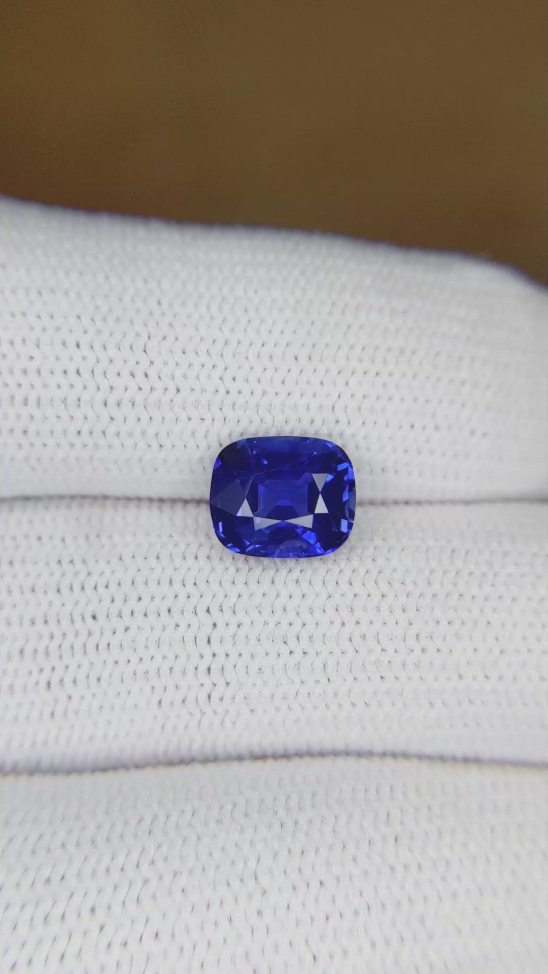 2.07 Ct. Blue Sapphire from Ceylon (Sri Lanka) Size Video