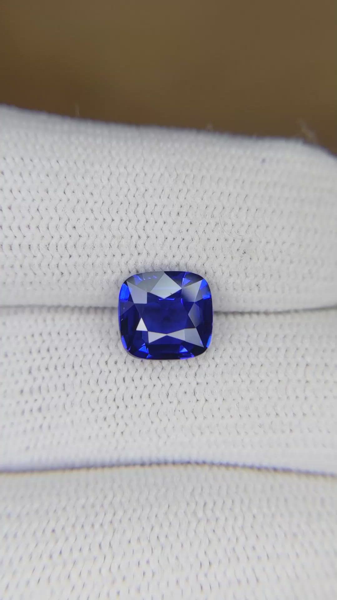 2.11 Ct. Blue Sapphire from Ceylon (Sri Lanka) Size Video
