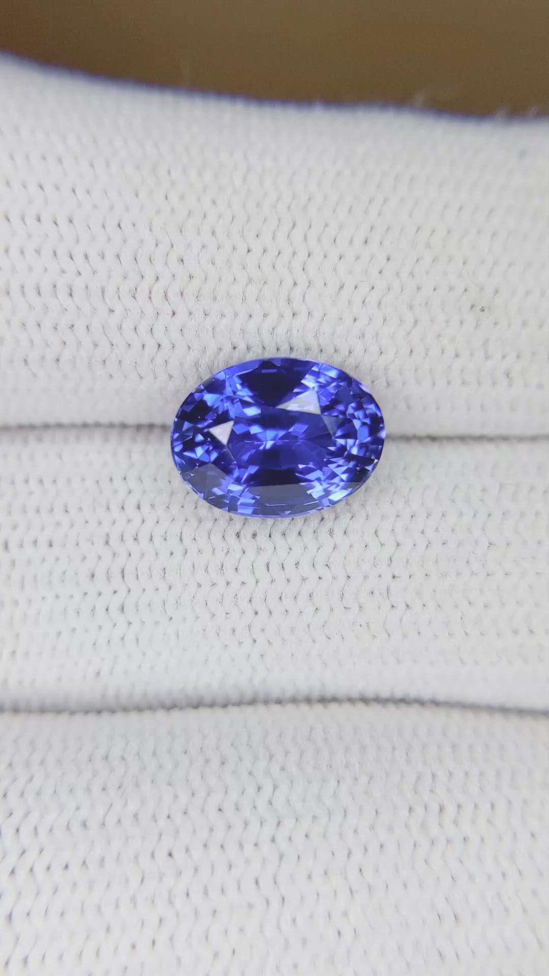 3.19 Ct. Blue Sapphire from Ceylon (Sri Lanka) Size Video