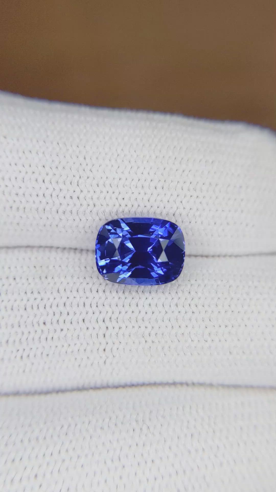 3.50 Ct. Blue Sapphire from Ceylon (Sri Lanka) Size Video