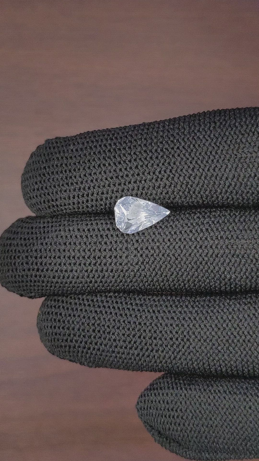3.34 Ct. White Sapphire from Ceylon (Sri Lanka) Size Video