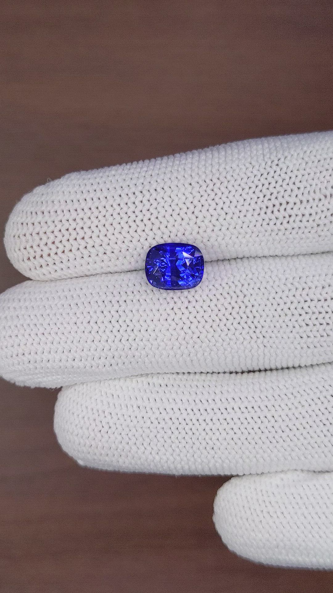 4.11 Ct. Blue Sapphire from Ceylon (Sri Lanka) Size Video