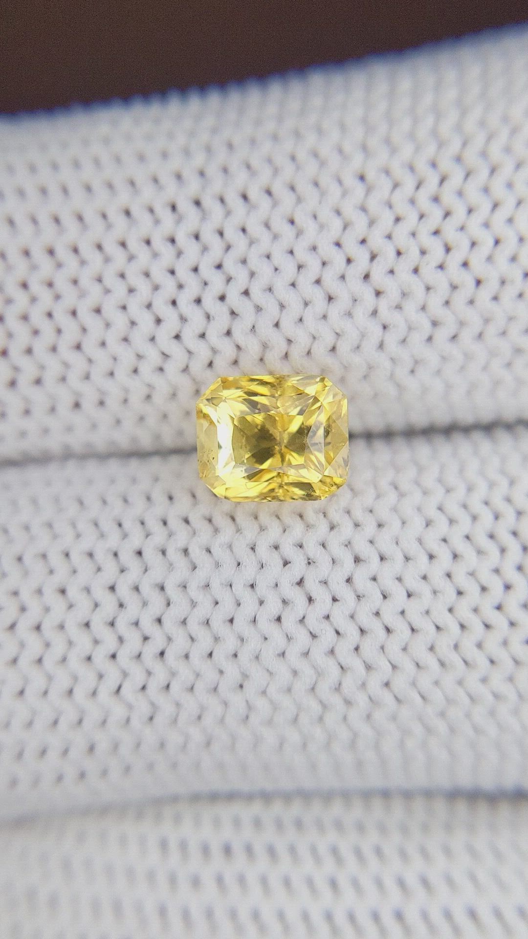 2.10 Ct. Yellow Sapphire from Ceylon (Sri Lanka) Size Video