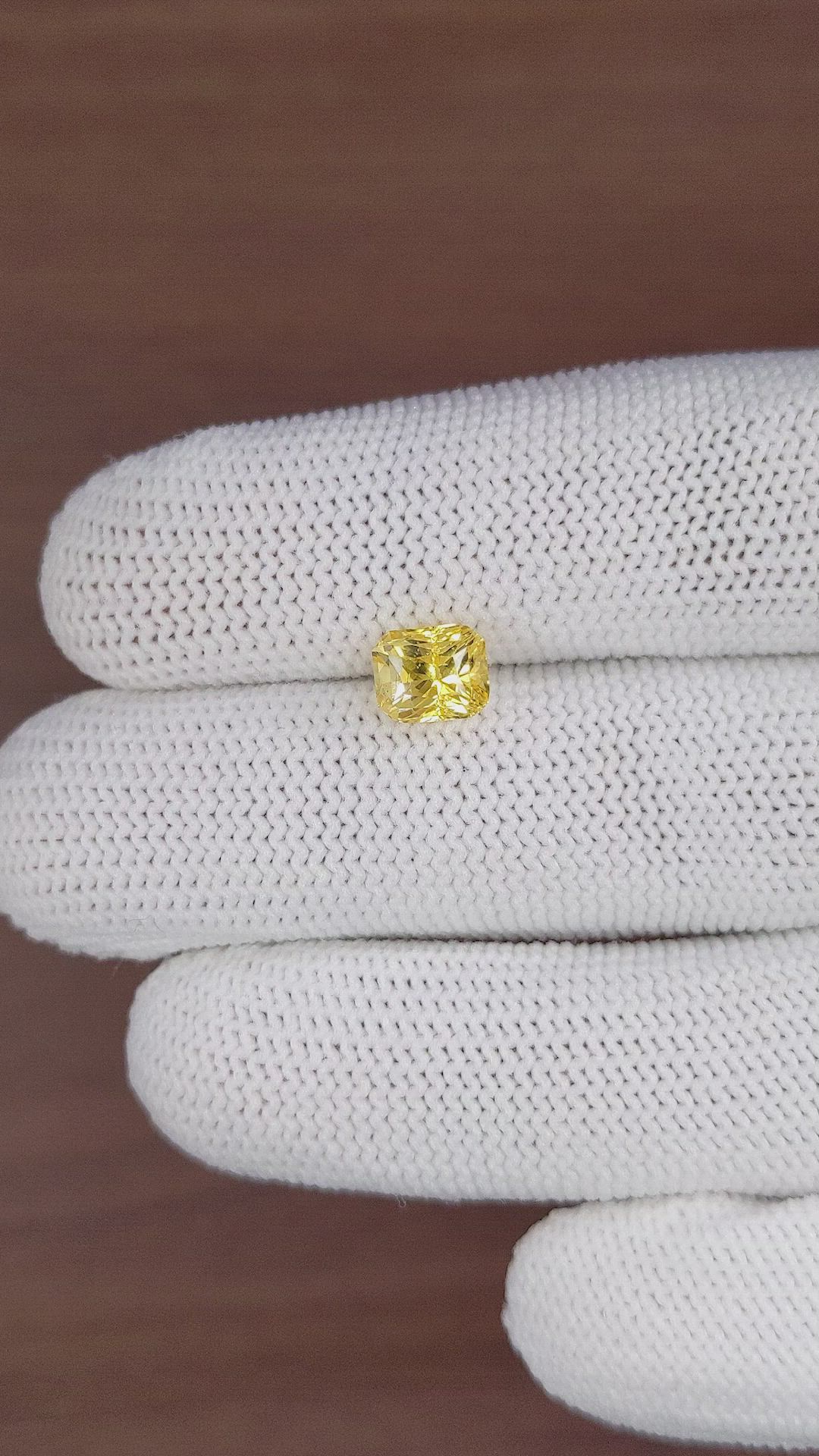 2.10 Ct. Yellow Sapphire from Ceylon (Sri Lanka) Size Video