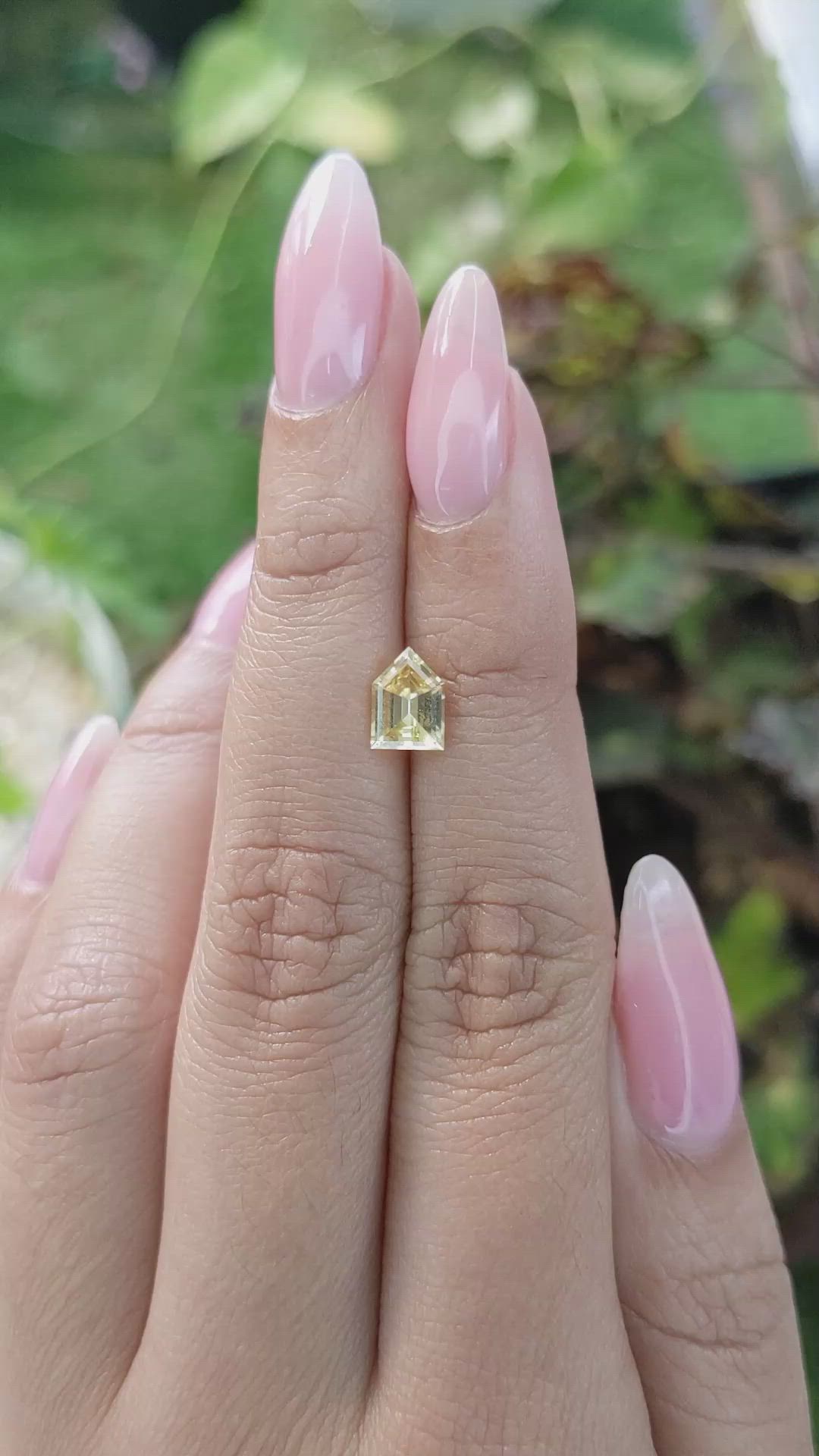 1.10 Ct. Yellow Sapphire from Ceylon (Sri Lanka) Size Video