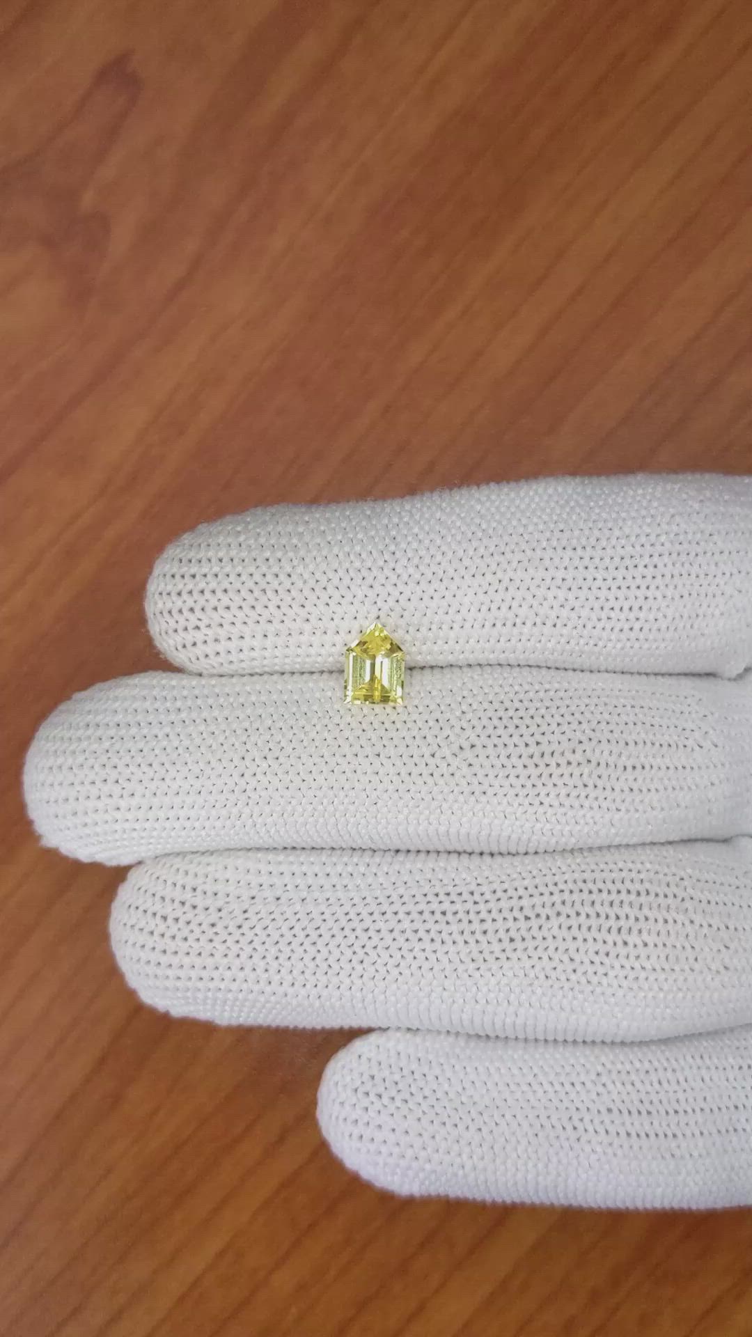 1.10 Ct. Yellow Sapphire from Ceylon (Sri Lanka) Size Video